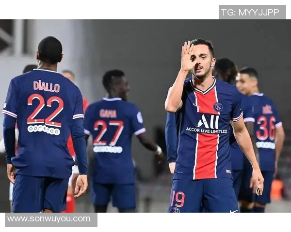 巴黎圣日耳曼宣布签下新后卫，加强防线实力，球队雄心勃勃欲夺法甲冠军